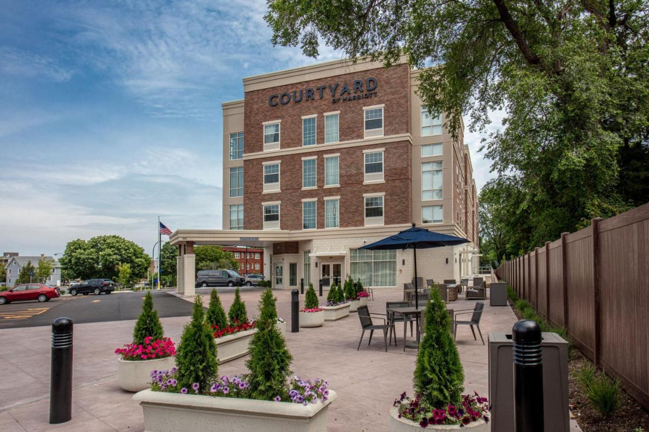 Courtyard Rochester Downtown Exterior photo